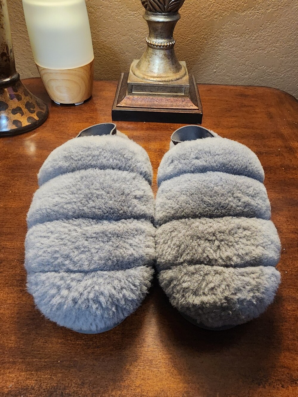 Women's UGG Super Fluff Slippers Sz.10